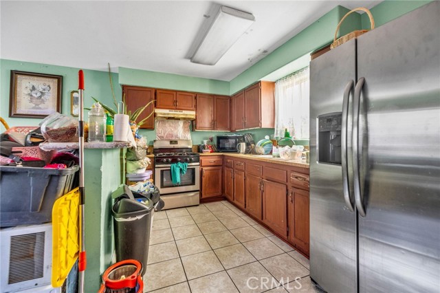 9203 Beach Street, Los Angeles CA: https://media.crmls.org/medias/cb6f12e4-f238-4a6f-8912-6855c2e5ae5c.jpg