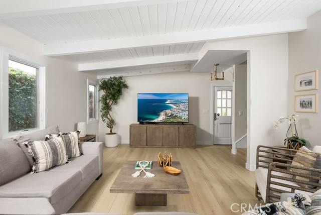 Detail Gallery Image 4 of 45 For 410 Acacia Ave #1/2,  Corona Del Mar,  CA 92657 - 3 Beds | 3 Baths