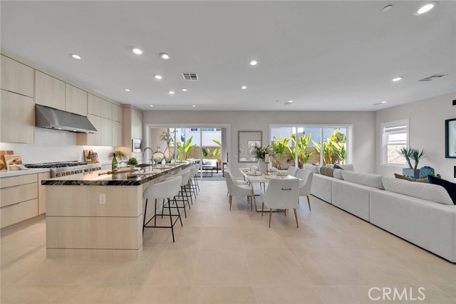 Detail Gallery Image 2 of 53 For 121 Mulberry, Lake Forest,  CA 92630 - 5 Beds | 5 Baths