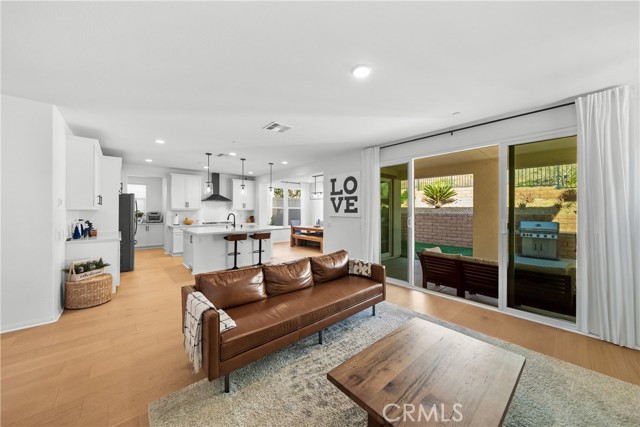 11298 Finders Court, Corona CA: https://media.crmls.org/medias/cb70e774-f206-4ae6-a94d-7796a1bb262c.jpg