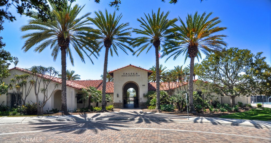 https://media.crmls.org/medias/cb715182-19b7-4a1b-8bef-2af7926167da.jpg?preset=X-Large