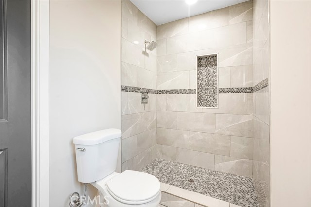 Detail Gallery Image 13 of 16 For 8466 Quartz, Winnetka,  CA 91306 - 3 Beds | 2 Baths