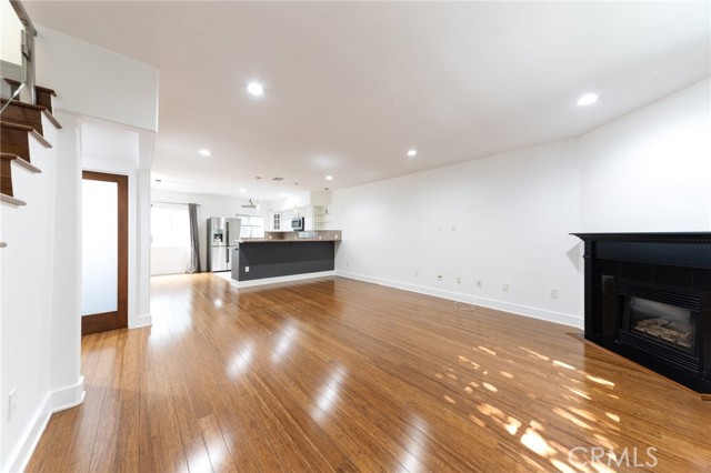 Detail Gallery Image 2 of 21 For 1615 Stoner Ave #3,  Los Angeles,  CA 90025 - 4 Beds | 3/1 Baths