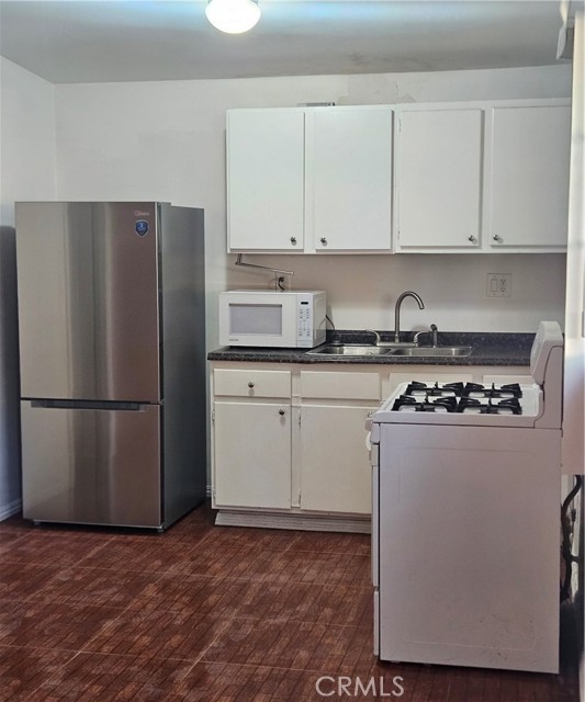 17537 Tuba, Northridge CA: https://media.crmls.org/medias/cb732868-8dd0-4b6e-946a-07c24210115e.jpg