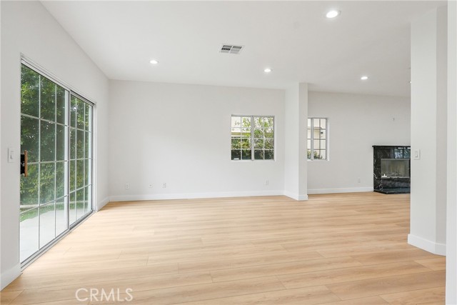 Detail Gallery Image 7 of 34 For 5165 Etiwanda Ave, Tarzana,  CA 91356 - 4 Beds | 5 Baths