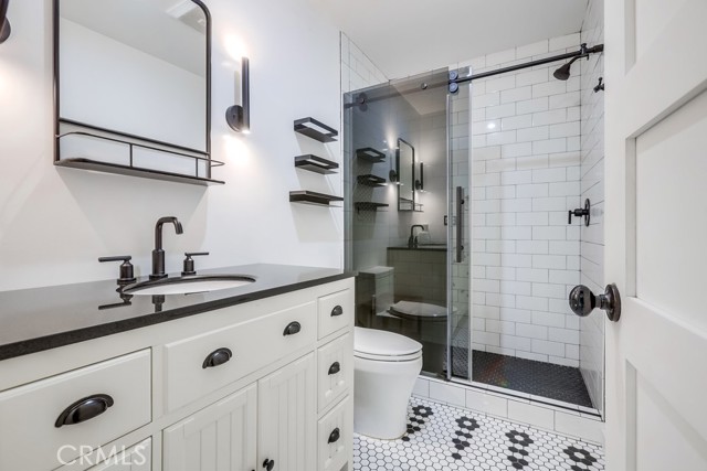 Detail Gallery Image 3 of 22 For 654 W Main St #B,  Tustin,  CA 92780 - 2 Beds | 2 Baths