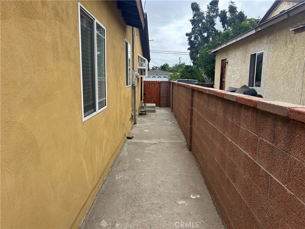 https://media.crmls.org/medias/cb745aac-cff6-42b2-8be4-b60796e86c44.jpg?preset=X-Large