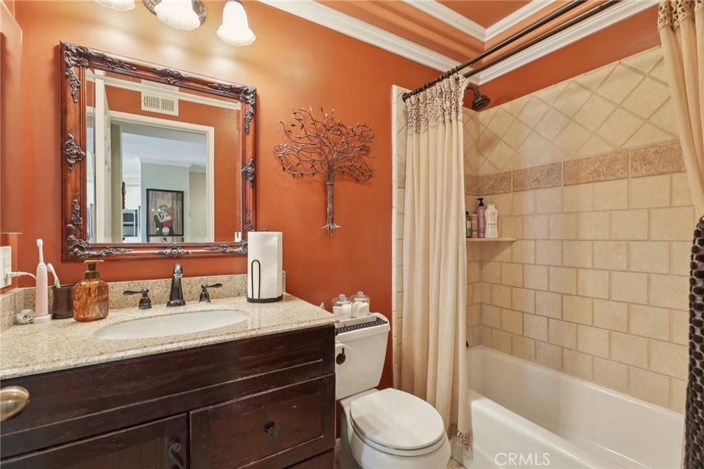 https://media.crmls.org/medias/cb74b551-d5e3-46a5-b550-400c7c279e4f.jpg?preset=X-Large