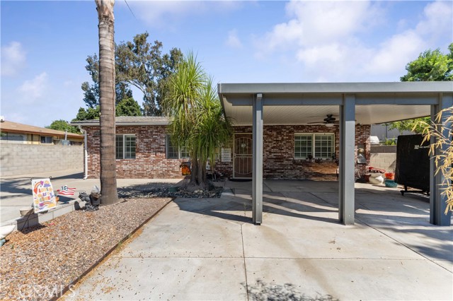 Detail Gallery Image 4 of 39 For 14582 El Molino St, Fontana,  CA 92335 - 6 Beds | 3 Baths