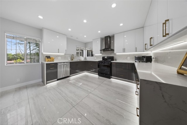 Detail Gallery Image 13 of 49 For 22247 De La Osa St, Woodland Hills,  CA 91364 - 4 Beds | 3 Baths