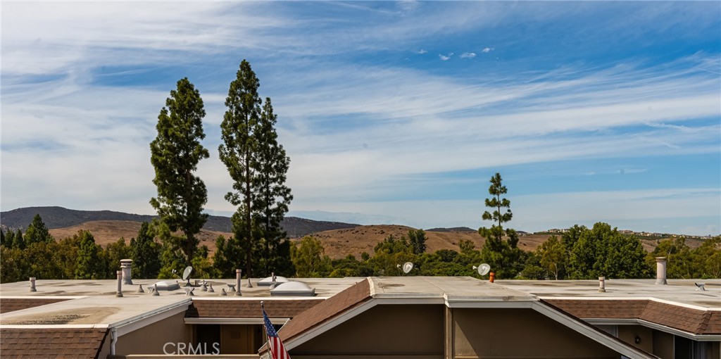 https://media.crmls.org/medias/cb7826a9-1bc1-4539-9a10-a6d3e64e0962.jpg?preset=X-Large