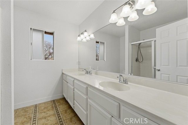 Detail Gallery Image 12 of 41 For 10312 Hawthorne Ave, Hesperia,  CA 92345 - 3 Beds | 3 Baths