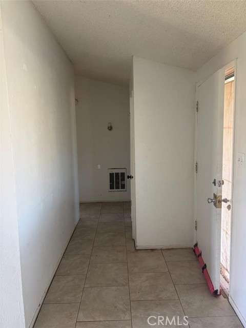 Detail Gallery Image 12 of 27 For 21024 79th, California City,  CA 93505 - 3 Beds | 1 Baths