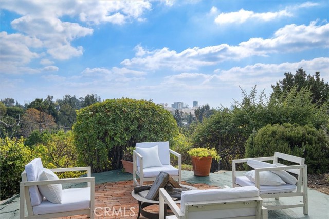 Detail Gallery Image 23 of 38 For 6476 San Marco Cir, Los Angeles,  CA 90068 - 2 Beds | 3/1 Baths