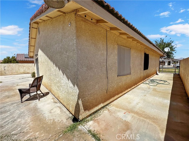 260 E Oasis Street, Blythe CA: https://media.crmls.org/medias/cb79068d-ca2f-4d84-96e8-46b3c17abace.jpg