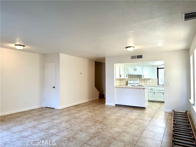Detail Gallery Image 6 of 21 For 2511 N Knoll Ave, Fresno,  CA 93722 - 3 Beds | 2/1 Baths