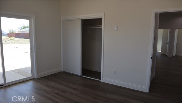 Detail Gallery Image 10 of 21 For 10408 Peach Ave, California City,  CA 93505 - 4 Beds | 3 Baths