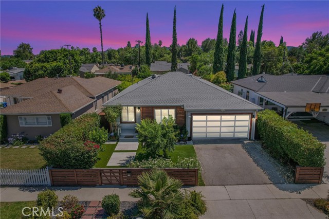 Detail Gallery Image 1 of 35 For 17642 Calvert St, Encino,  CA 91316 - 4 Beds | 2/1 Baths