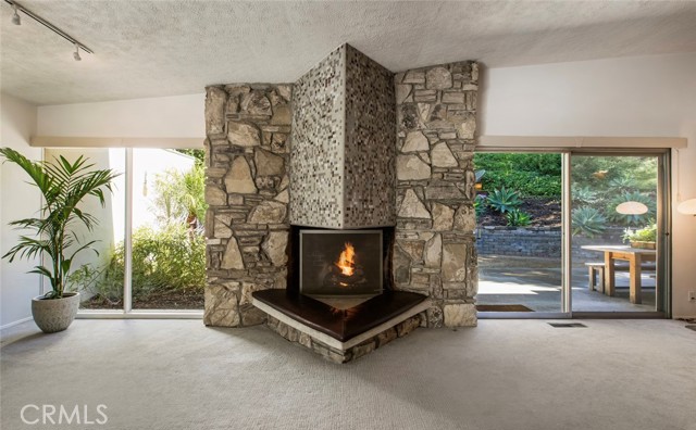 Detail Gallery Image 13 of 54 For 2820 E Chevy Chase Dr, Glendale,  CA 91206 - 2 Beds | 2 Baths