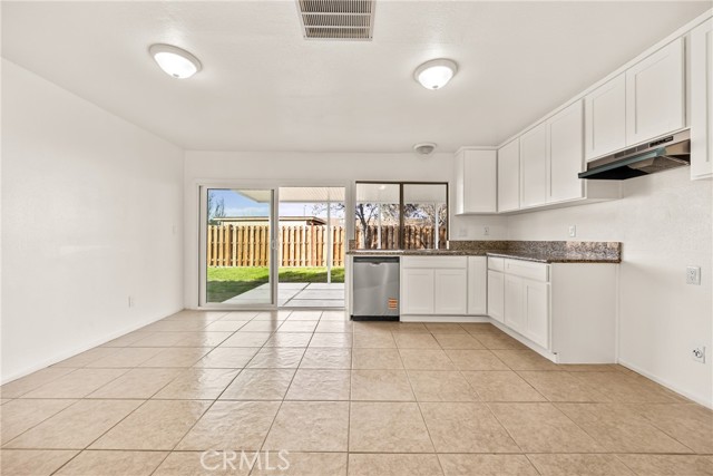 Detail Gallery Image 8 of 32 For 3521 W Avenue K13, Lancaster,  CA 93536 - 4 Beds | 2 Baths