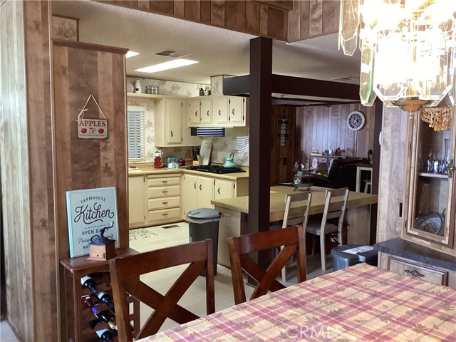 4133 W Wilson Street, Banning CA: https://media.crmls.org/medias/cb7c2131-a339-4716-bb02-20cf10806e09.jpg