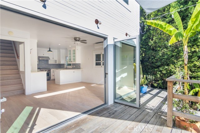 Detail Gallery Image 15 of 38 For 243 Windward, Venice,  CA 90291 - 2 Beds | 2 Baths