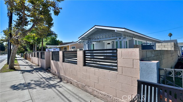 408 S Flower Street, Santa Ana CA: https://media.crmls.org/medias/cb7f6a33-8514-4610-984e-63319ea5ae23.jpg