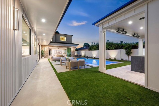 16728 Morrison Street, Encino CA: https://media.crmls.org/medias/cb7ffcb6-8630-4e7b-ada6-402f5b1b0b87.jpg