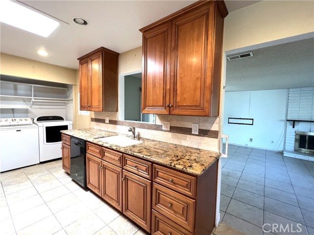 8940 Comet Circle, Westminster CA: https://media.crmls.org/medias/cb8010a4-732c-47d8-87c2-b7f7b797efef.jpg