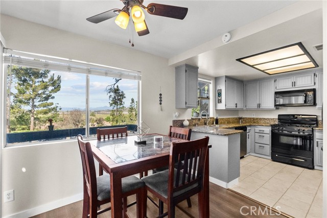 Detail Gallery Image 9 of 19 For 26762 Claudette St #417,  Canyon Country,  CA 91351 - 3 Beds | 2 Baths