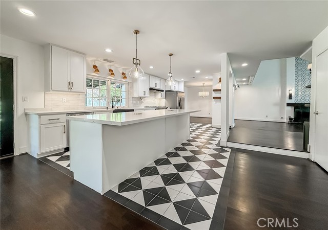 3301 Blue Ridge Court, Thousand Oaks CA: https://media.crmls.org/medias/cb807bbc-583a-498d-9683-5c62e0270310.jpg