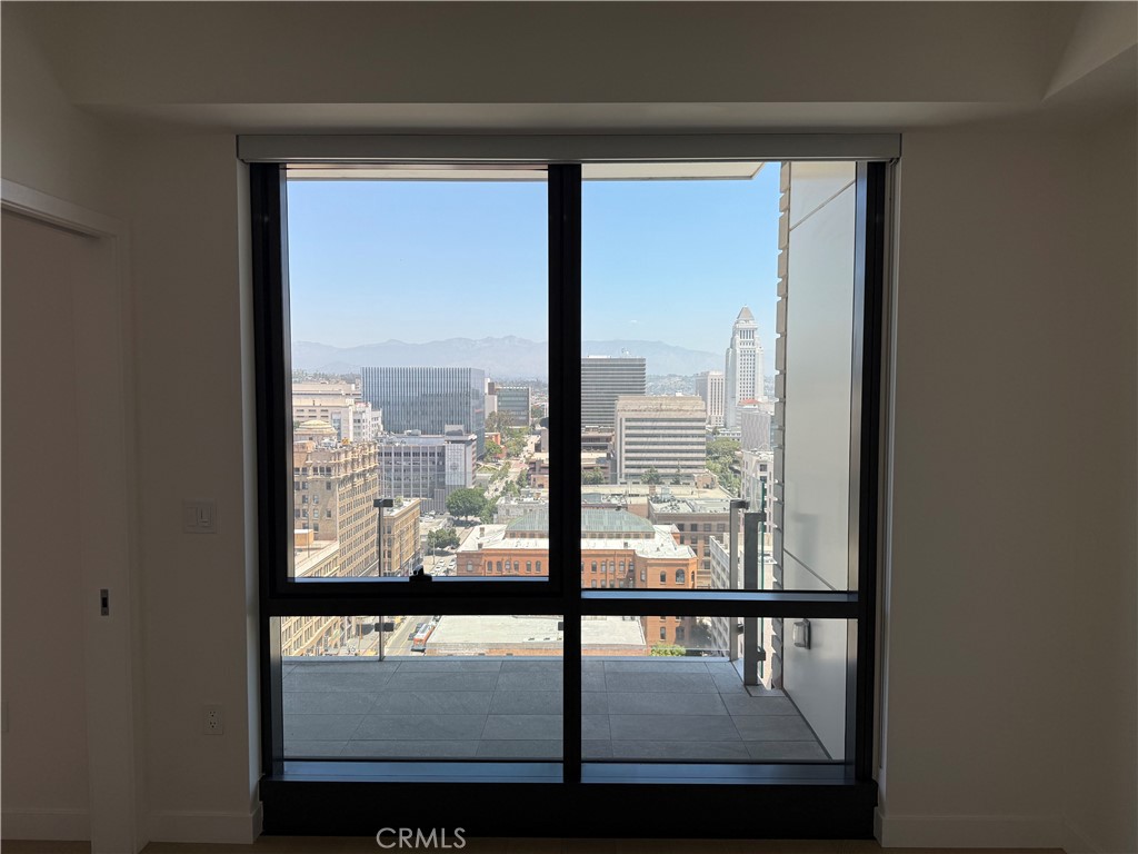 https://media.crmls.org/medias/cb80a339-f5ad-4451-9327-63a9287ccc3a.jpg?preset=X-Large