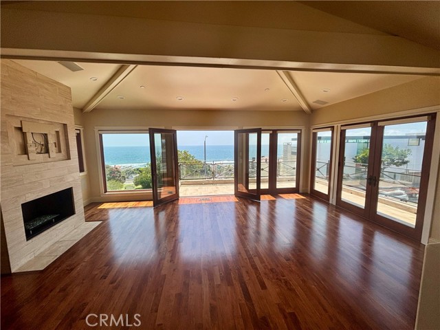 304 27th Street, Manhattan Beach CA: https://media.crmls.org/medias/cb82bce8-3ad8-49ed-9da4-9f3b4174a597.jpg