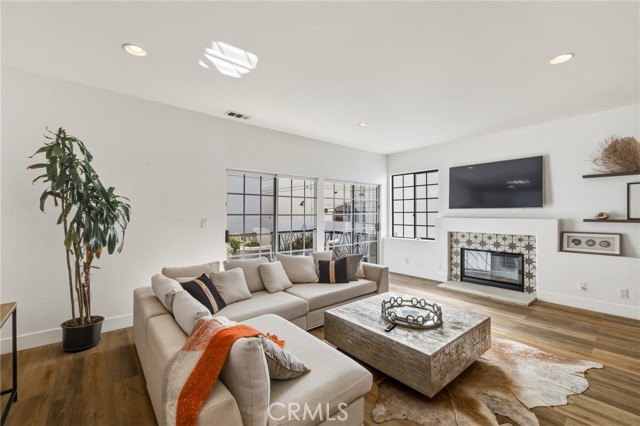 716 Lucia, Redondo Beach, California 90277, 3 Bedrooms Bedrooms, ,3 BathroomsBathrooms,Residential,For Sale,Lucia,SB26088691