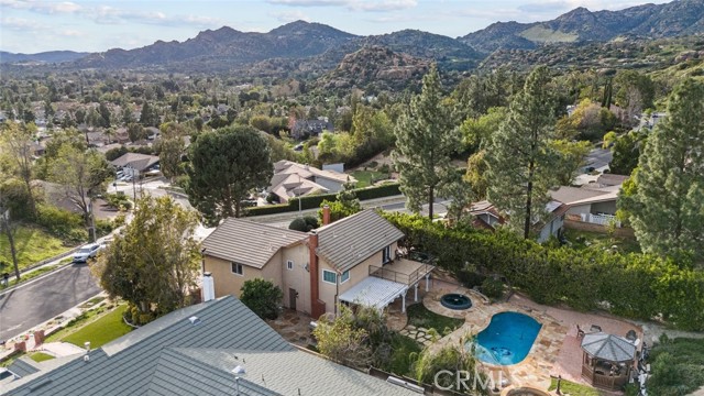 Detail Gallery Image 5 of 47 For 11101 Eton Ave, Chatsworth,  CA 91311 - 4 Beds | 3 Baths