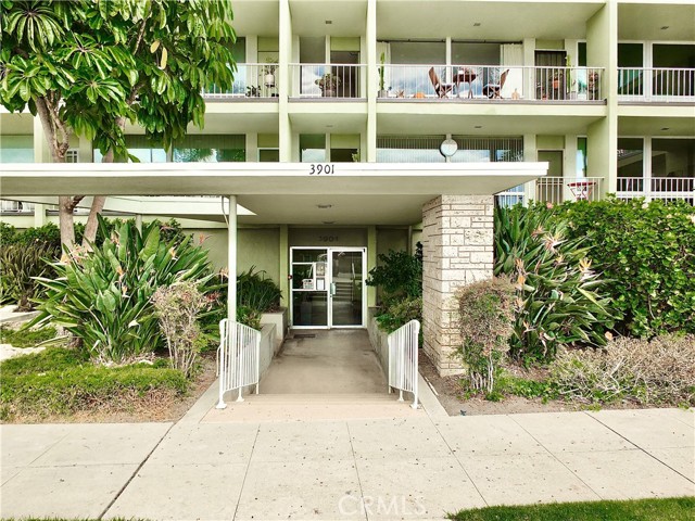 3901 E Livingston Drive, Long Beach CA: https://media.crmls.org/medias/cb8506fb-f247-455d-8b74-f7fd0d88de4b.jpg