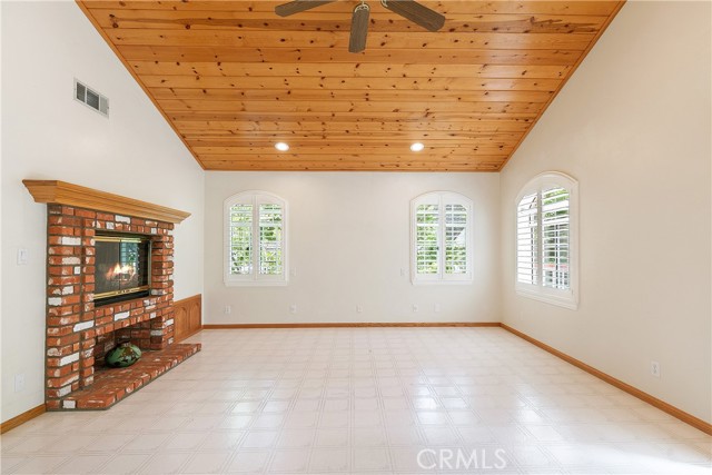 Detail Gallery Image 15 of 40 For 27442 Meadow Bay Dr, Lake Arrowhead,  CA 92352 - 4 Beds | 3/1 Baths