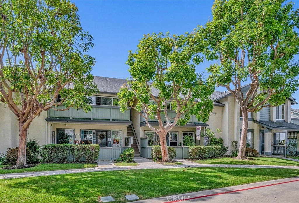 18232 Parkview Lane 202, Huntington Beach, CA 92648