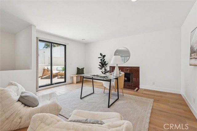 Detail Gallery Image 6 of 25 For 750 S Bundy Dr #304,  Los Angeles,  CA 90049 - 2 Beds | 2/1 Baths