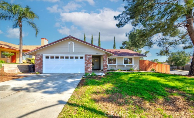 6923 Sundown Drive, Jurupa Valley CA: https://media.crmls.org/medias/cb8619c8-8b2a-4365-b230-b4c736b98bbd.jpg