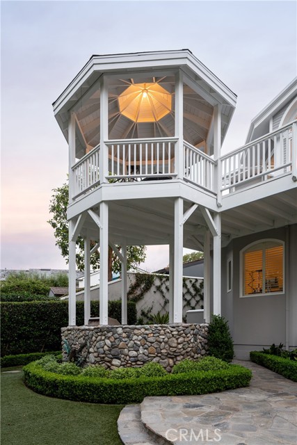 Detail Gallery Image 40 of 60 For 212 Kings Pl, Newport Beach,  CA 92663 - 4 Beds | 3/2 Baths