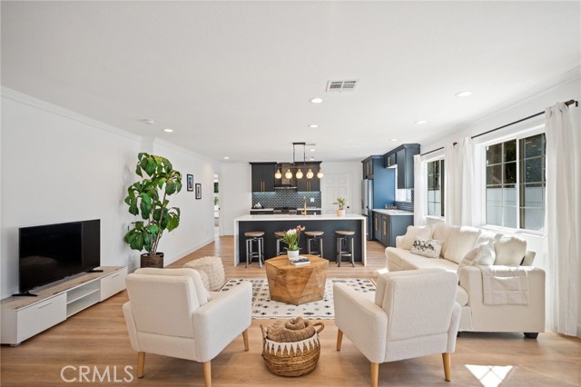 Detail Gallery Image 6 of 30 For 916 N Oxford Ave, Los Angeles,  CA 90029 - 4 Beds | 2/1 Baths