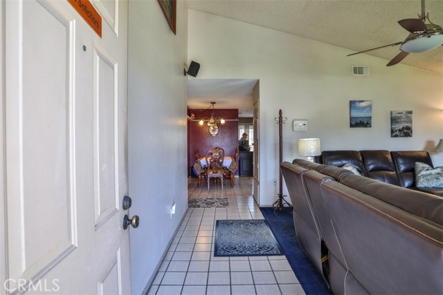 3012 Homer Circle, Jurupa Valley CA: https://media.crmls.org/medias/cb879549-a643-4069-9b37-e01cc5bc8fe8.jpg