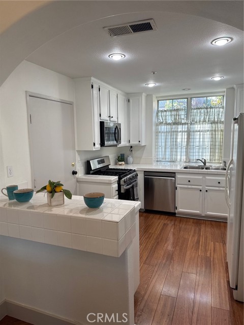 Detail Gallery Image 3 of 8 For 13440 Savanna, Tustin,  CA 92782 - 3 Beds | 2 Baths