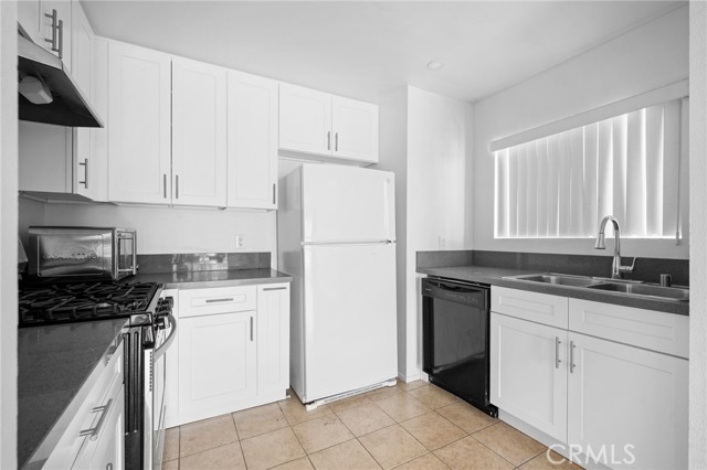 Detail Gallery Image 9 of 18 For 1364 E Garfield Ave #1,  Glendale,  CA 91205 - 2 Beds | 2 Baths