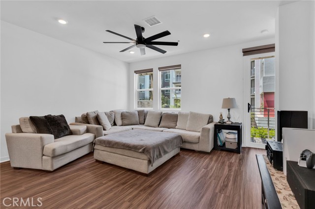773 Grable S Circle, Orange CA: https://media.crmls.org/medias/cb89a5c9-8cd8-48c0-a6f2-7b43d8f18183.jpg