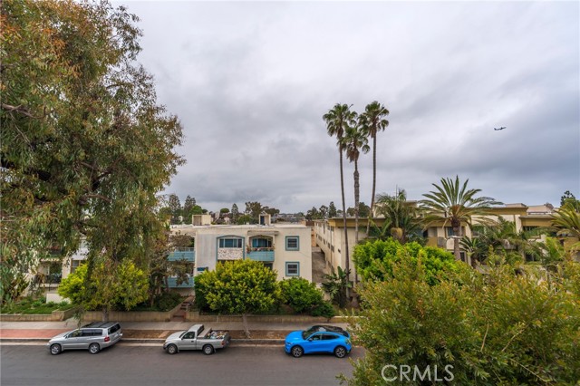 1 Bed Home for Sale in Playa del Rey, California