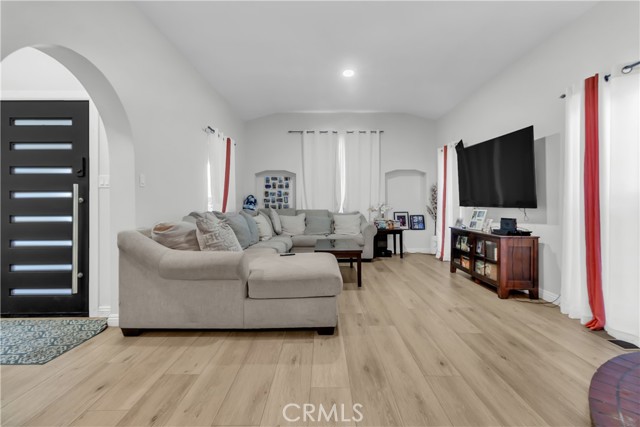 Detail Gallery Image 3 of 49 For 3700 Virginia, Lynwood,  CA 90262 - 4 Beds | 2 Baths