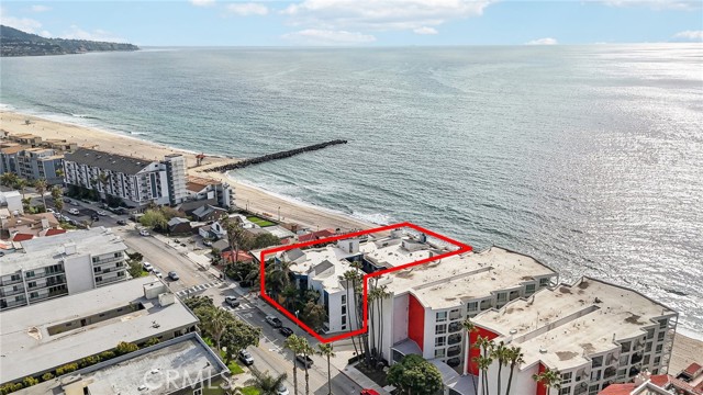 Detail Gallery Image 2 of 42 For 575 Esplanade #205,  Redondo Beach,  CA 90277 - 2 Beds | 2 Baths