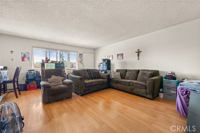 Photo #3: OC23146581 Listing 
